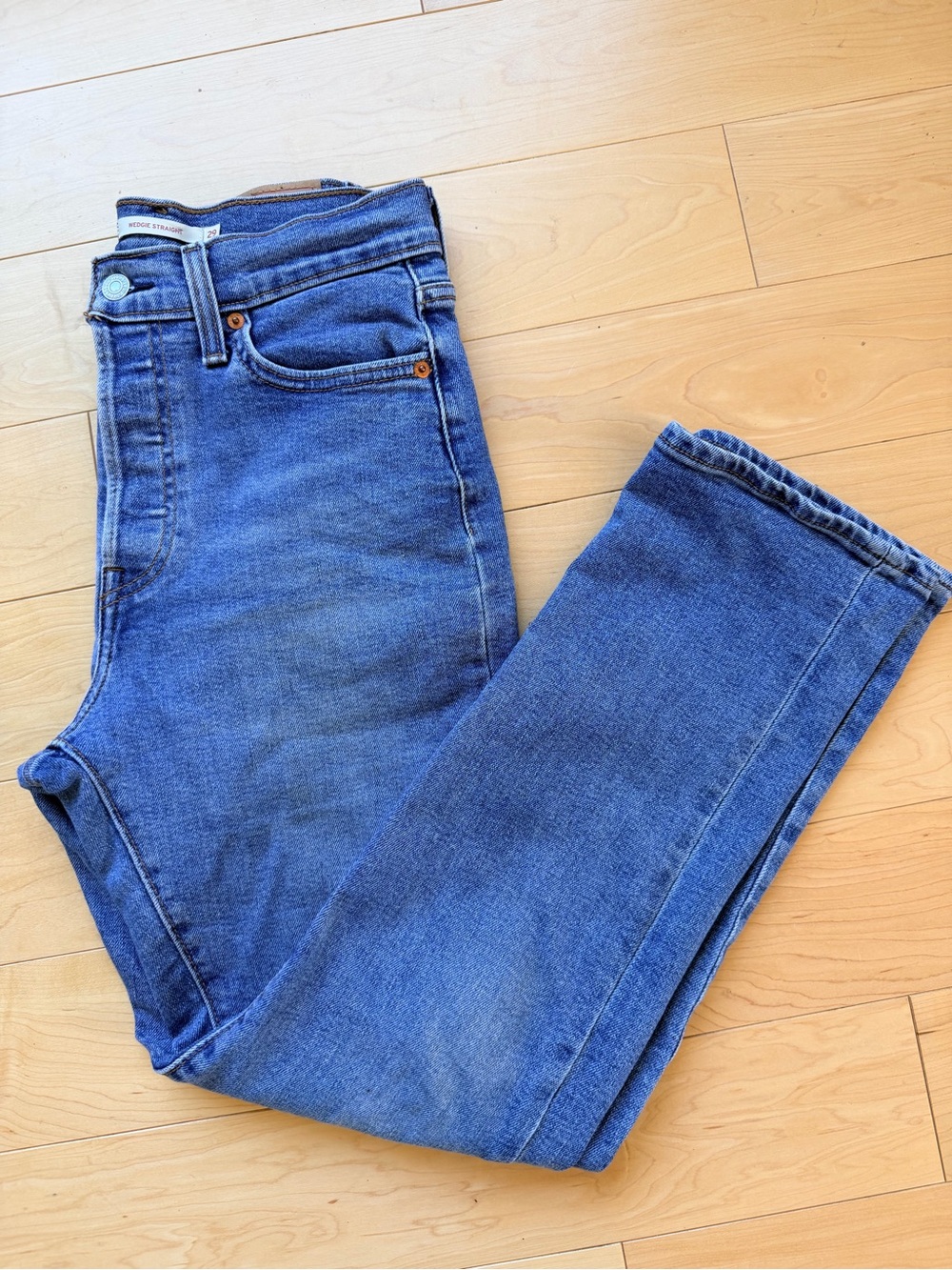 Levi's Wedgie Straight Jeans Size 29 Medium Wash High Rise Button Fly Denim